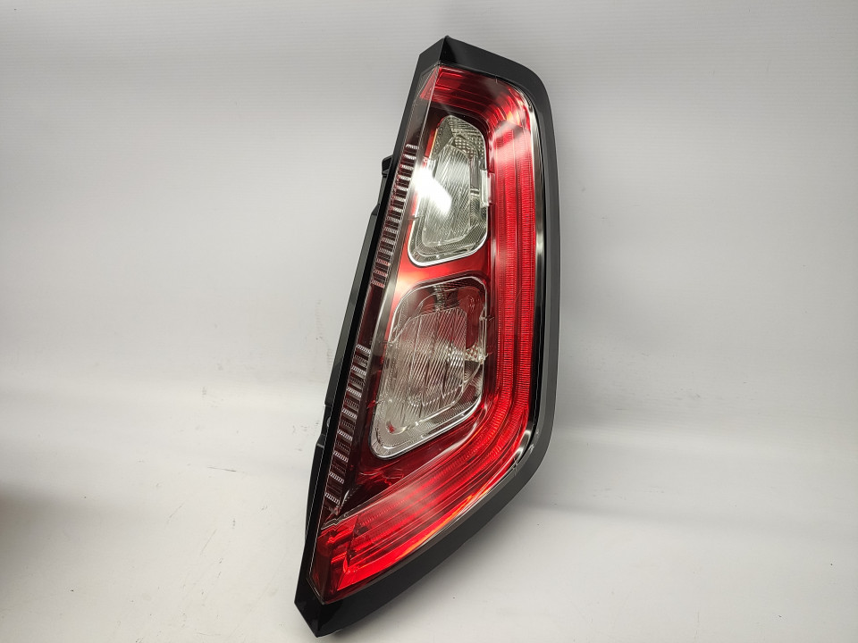 Peça - Farolim Direito Led Fiat Punto Evo 09- Quadrado Vermelho