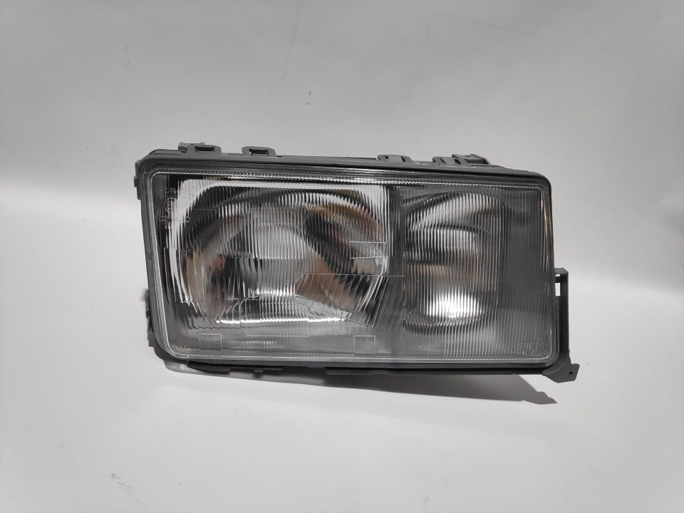 Peça - Farol Direito Mercedes W201 Series 190 82-93