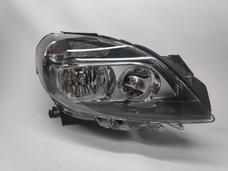 Peça - Farol Direito Mercedes W246 B Class 12-14