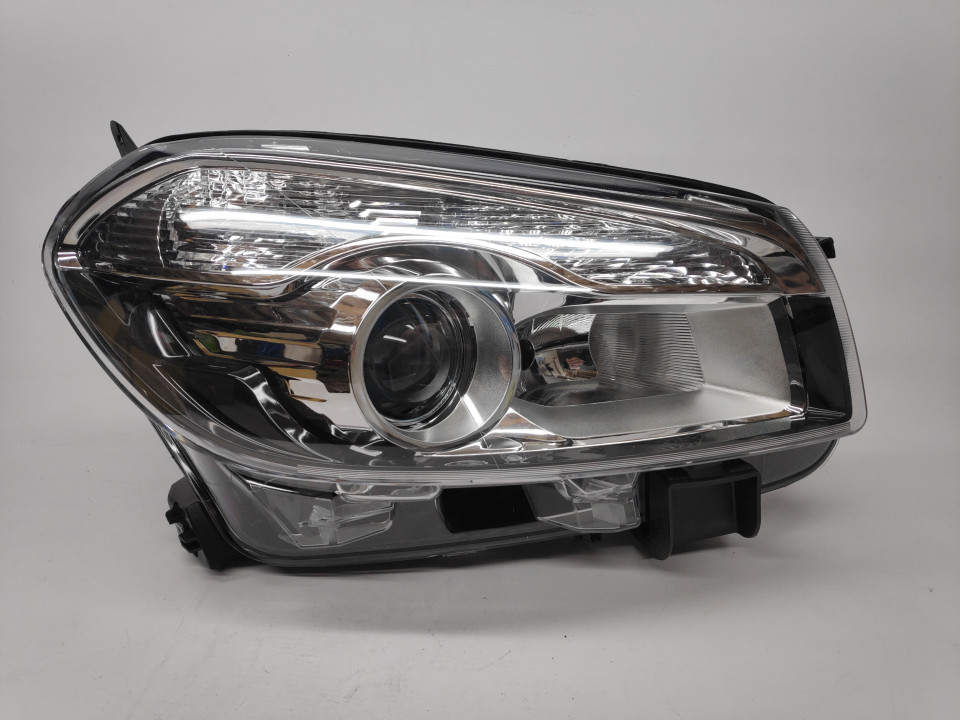 Peça - Farol Direito Nissan Qashqai 10-14