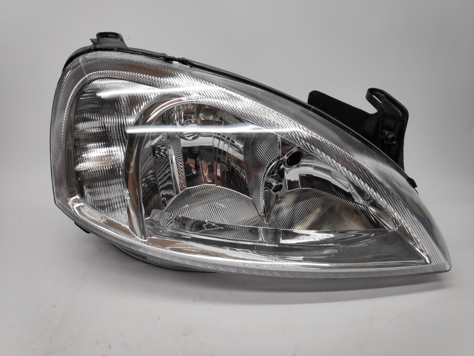 Peça - Farol Direito Opel Corsa C 01-