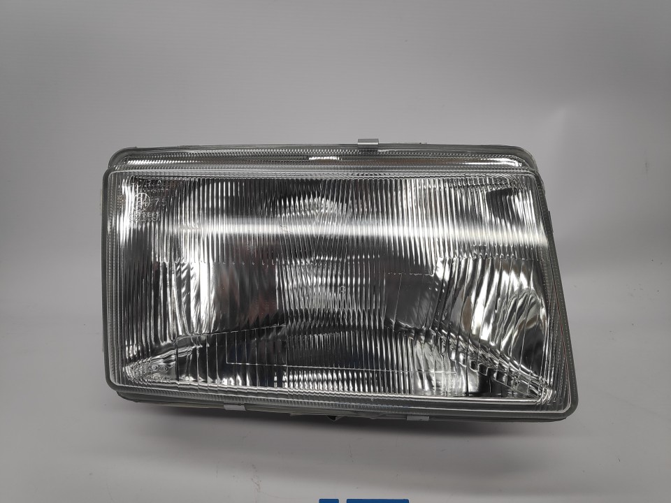 Peça - Farol Direito Renault R21 / Trafic 86-01