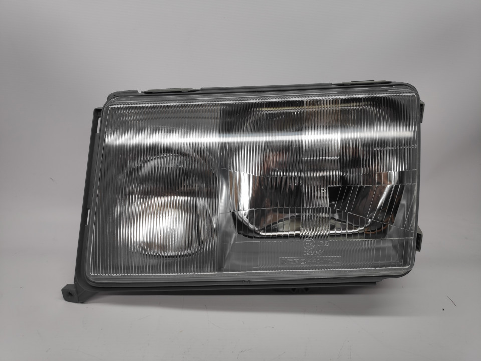 Peça - Farol Esquerdo Mercedes W124 Berlina / Coupe / Cabrio 85-93 