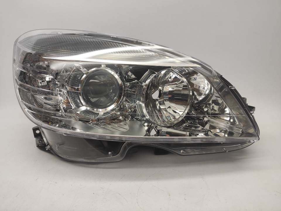 Peça - Farol Direito Mercedes W204 C Class 07-10