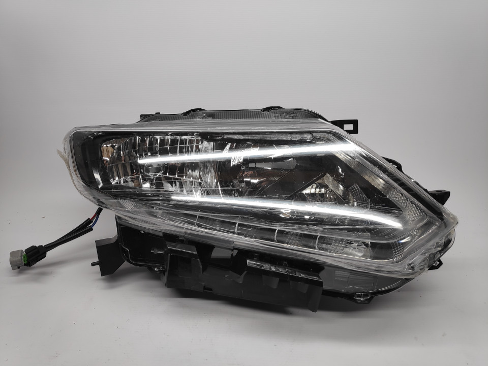 Peça - Farol Direito Led Nissan X-Trail 14-