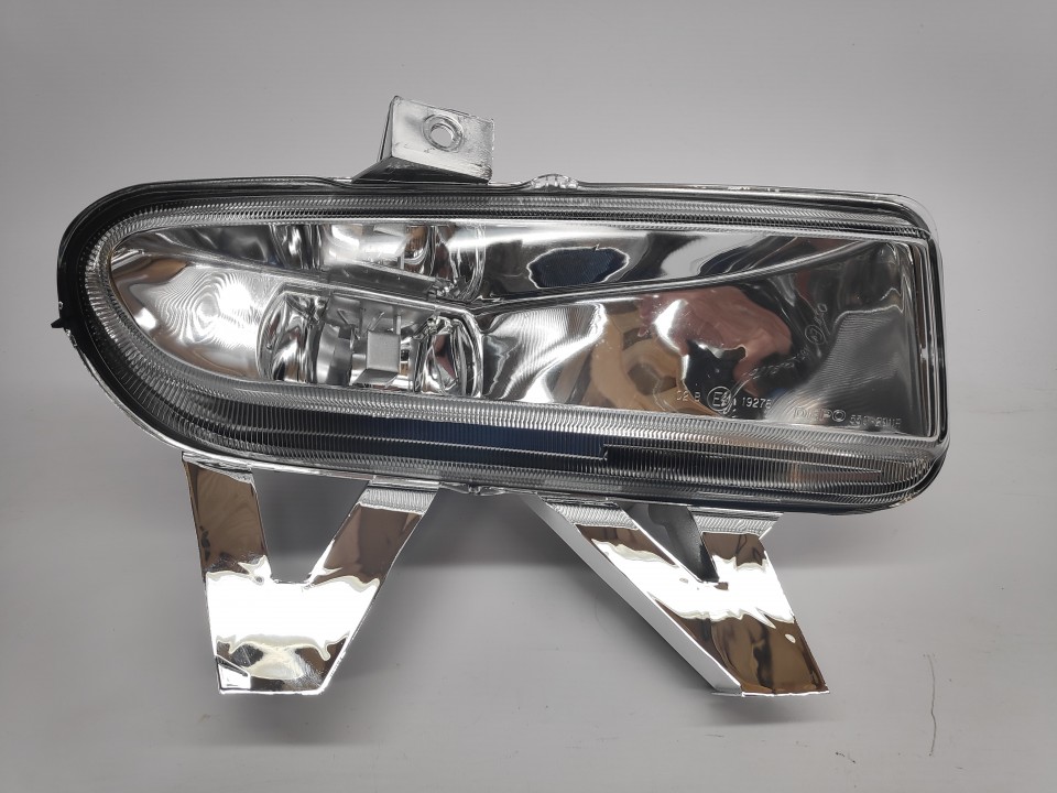 Peça - Farol Nevoeiro Direito Peugeot 406 99-04