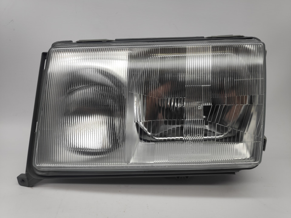 Peça - Farol Esquerdo Mercedes W124 Berlina / Coupe / Cabrio 85-93