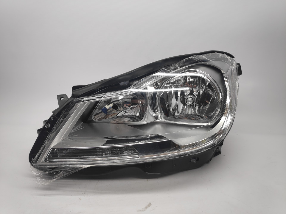 Peça - Farol Esquerdo Mercedes W204 C Class 10-14