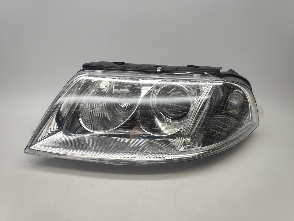 Peça - Farol Esquerdo Vw Passat B6 00-05