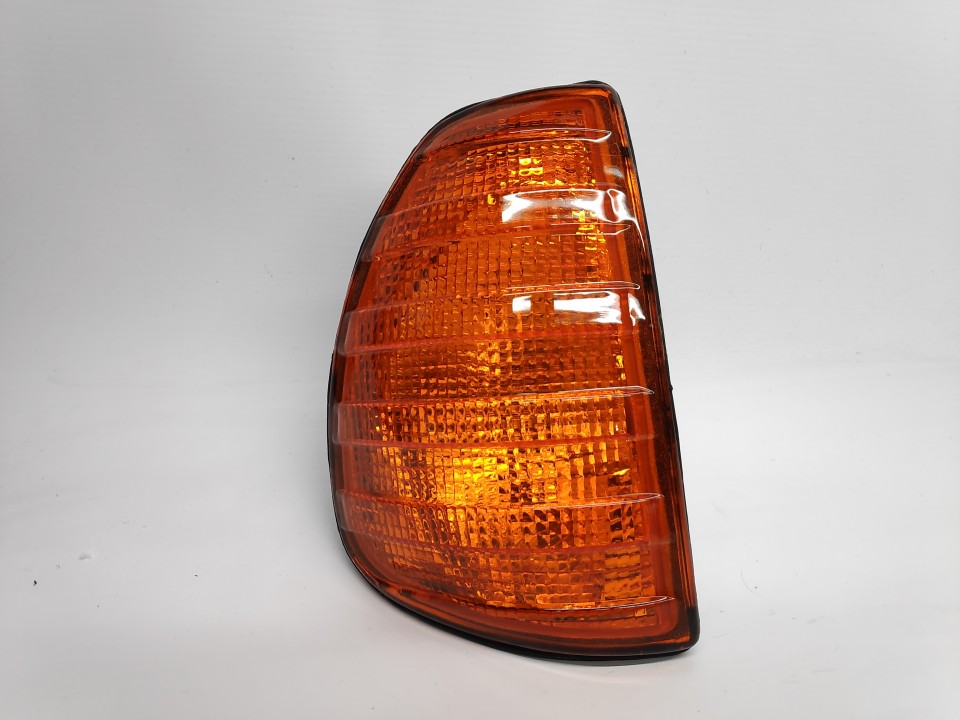 Peça - Pisca Direito Mercedes W123 Series 200-300 76-85 Laranja