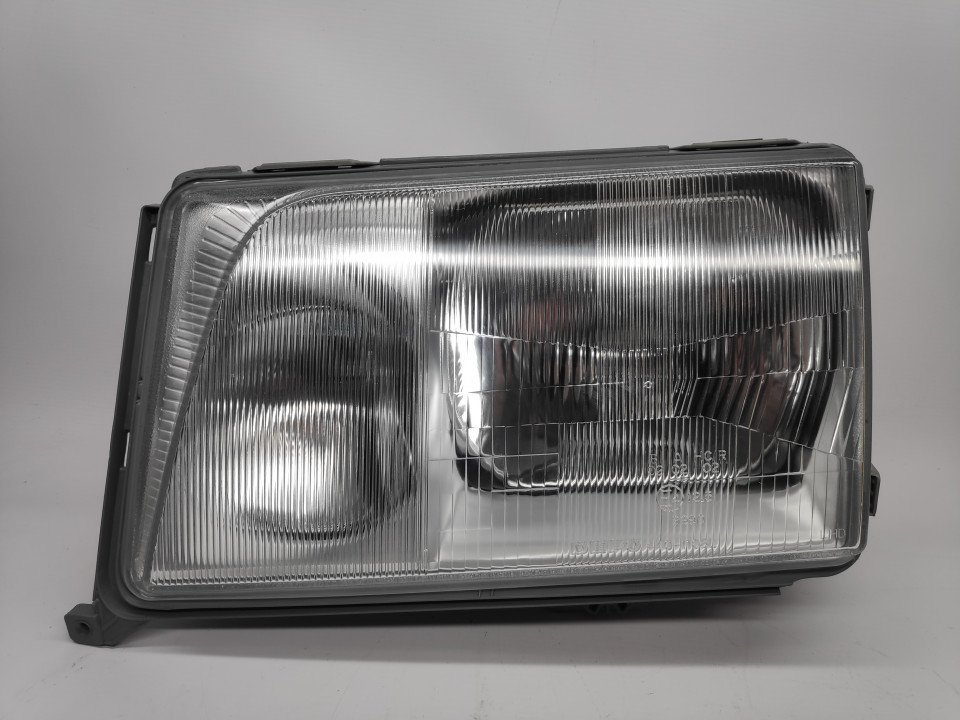 Peça - Farol Esquerdo Mercedes W124 Class E 93-95