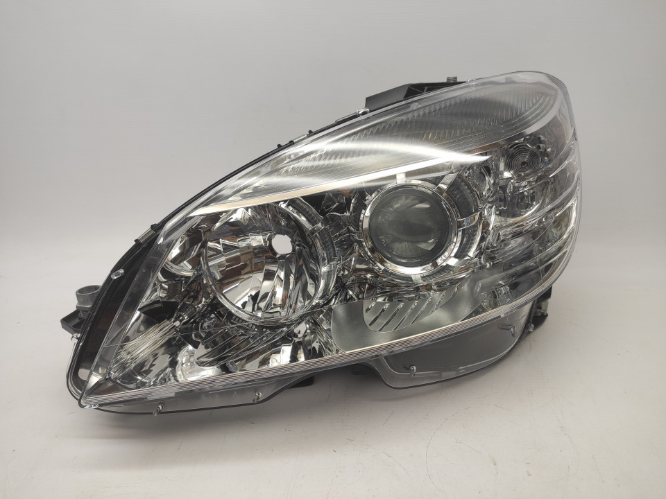 Peça - Farol Esquerdo Mercedes W204 C Class 07-10