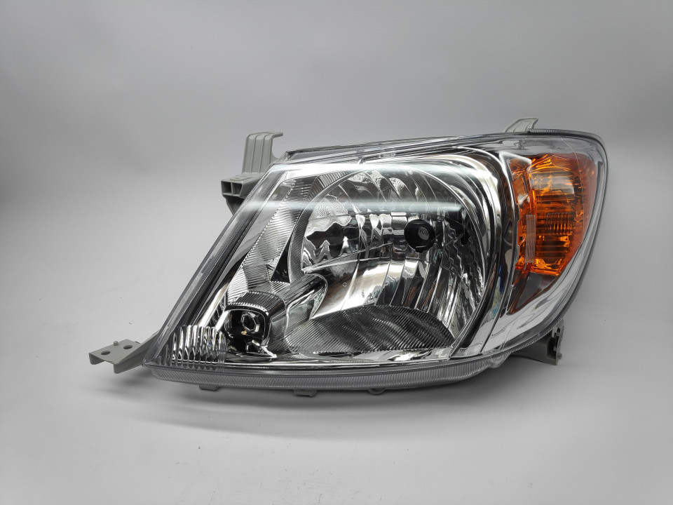 Peça - Farol Esquerdo Toyota Hilux 05-11