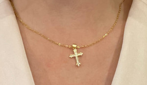 Colar Dourado com Cruz Dourada e com Pedras - FREE SHIPPING