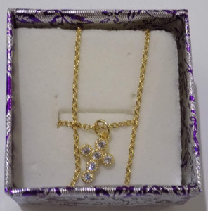 Colar Dourado com Cruz Dourada e com Pedras - FREE SHIPPING