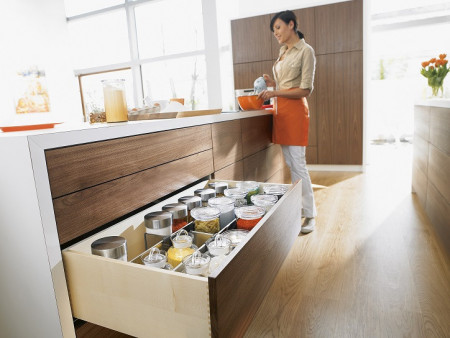 Glisiera TANDEM 270mm cu extragere totala cu Tip-On 19mm, 30kg 560F2500C Blum