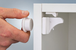 Incuietoare magnetica pentru usi mobilier