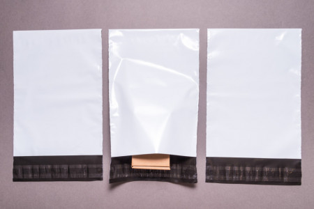 Set 2500 buc plic punga curierat 500x700 + 50mm, 60 my