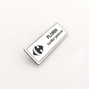 Ecuson Personalizat 2.4x7cm pentru Market cu sistem de prindere