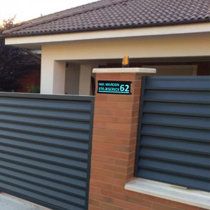 Placa luminoasa pentru curte sau casa cu nr si strada