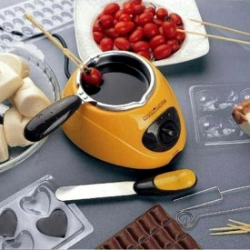 Aparat za topljenje čokolade i set kalupa za pravljenje čokoladnih bombona