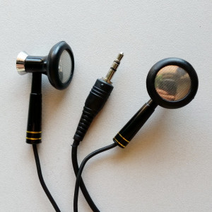 PAKET: STEREO SLUŠALICE za MP3 plejer ... dobijate 2 po ceni jedne
