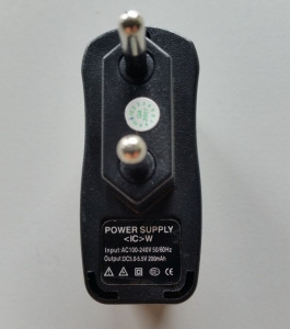 Strujni adapter punjač 5V DC 200mA USB izlaz