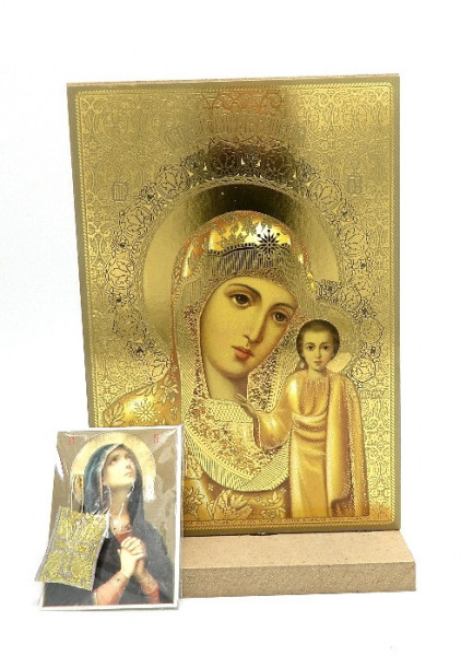 Icoana pe suport din lemn cu un cadou religios