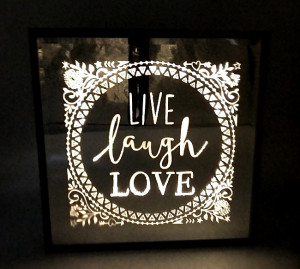 Oglinda cu led si mesaj live laught love