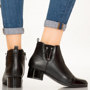 Botine imblanite San negre