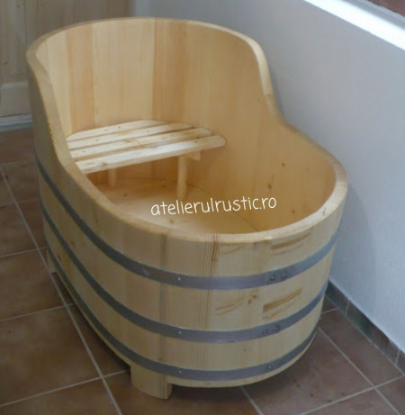Cada din lemn ovală pentru baie