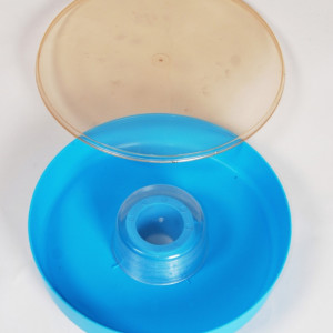 Hranitor-2-litri-stup-vertical