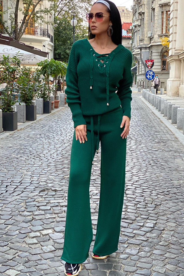 Compleu verde dama tricotat cu bluza petrecuta si pantalon evazat (Selecteaza Marime: Universala)