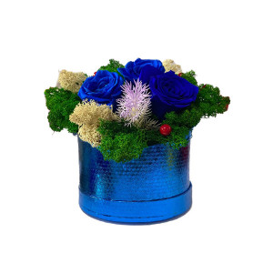 Aranjament Floral cu 3 trandafiri criogenati pe pat de licheni naturali stabilizati