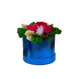 Aranjament Floral cu 3 trandafiri criogenati pe pat de licheni naturali stabilizati