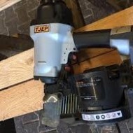 TJEP CN 90 Pistol pneumatic pentru cuie în bobină, 15° sudate pe sarma