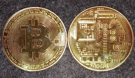 Bitcoin 2013 - moneda aurita in capsula
