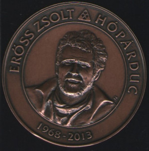 2013 - insigna Eross Zsolt (1968-2013), alpinist (jud. Harghita)