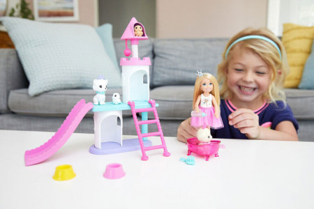 Set Barbie Princess Adventure - Papusa Chelsea si Castelul pentru Animale de Companie