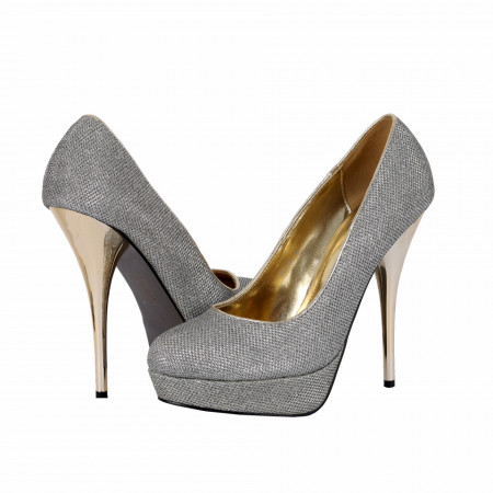 Pantofi cu toc cod B2386 Arginti - Pantofi cu toc și platformă pentru dame care vă pot completa o ținută fresh în acest sezon. Incalță-te cu această pereche de pantofi la modă și asorteaz-o cu pantalonii sau fusta preferată pentru a creea o ținută deosebită. - Deppo.ro