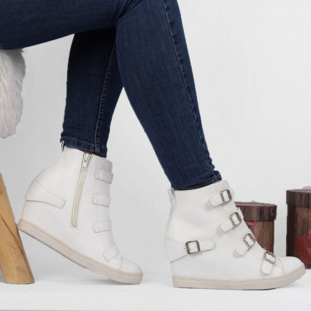 Pantofi Sport Cod 644 - Pantofi sport din piele ecologică cu platformă.
Închidere prin fermoar.
Foarte comfortabili. - Deppo.ro
