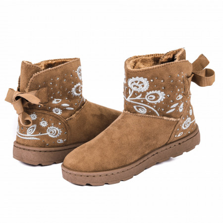 Cizme Fioris Bej - Cizme tip UGG din piele ecologică întoarsă cu interior îmblănit, model cu decor floral şi ştrasuri - Deppo.ro