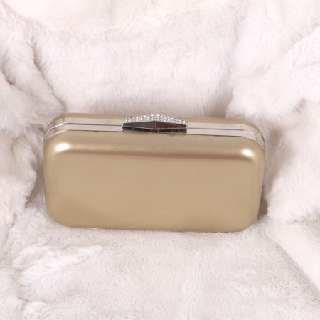 Poșetă Clara - Cumpără îmbrăcăminte, încălțăminte și accesorii de calitate cu un stil aparte mereu în ton cu moda, prețuri accesibile și reduceri reale, transport în toată țara cu plată la ramburs - Deppo.ro