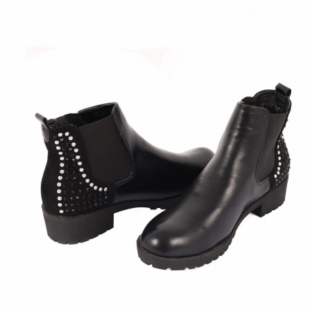Botine cod KT009 Negre - Botine din piele ecologică cu interior căptușit cu material elastic în zona gleznei - Deppo.ro