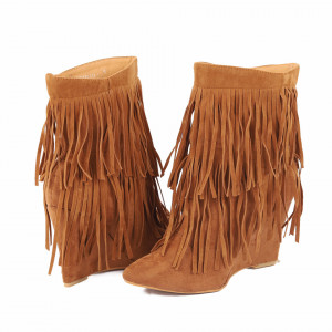 Botine cod GLT1 Camel - Botine din piele ecologică întoarsă, decorate cu franjuri pe întreg diametrul botinei, cu fermoar şi interior căptuşit - Deppo.ro