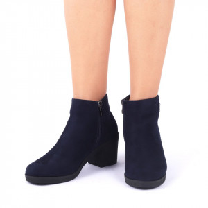 Botine Troia Bleumarin - Botine din piele ecologică întoarsă cu interior ușor îmblănit şi închidere prin fermoar, toc de 7 cm - Deppo.ro