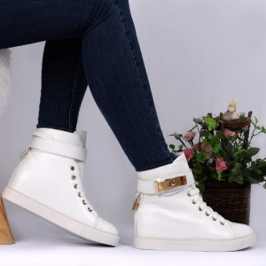 Pantofi Sport Cod 696 - Pantofi sport din piele ecologică
Închidere prin șiret
Foarte comfortabili - Deppo.ro