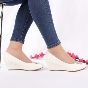 Pantofi Cu Toc cod SA1708 White - Pantofi cu toc din piele ecologică
Fii în pas cu moda şi străluceşte la următoarea petrecere. - Deppo.ro