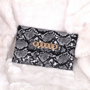 Poșetă tip plic Snake Skin - Cumpără îmbrăcăminte, încălțăminte și accesorii de calitate cu un stil aparte mereu în ton cu moda, prețuri accesibile și reduceri reale, transport în toată țara cu plată la ramburs - Deppo.ro