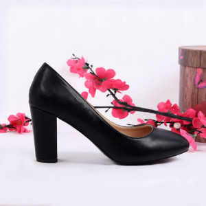 Pantofi cu toc cod EK0010 Negri - Pantofi cu toc din piele ecologică cu un design unic. Fii în pas cu moda şi străluceşte la următoarea petrecere. - Deppo.ro